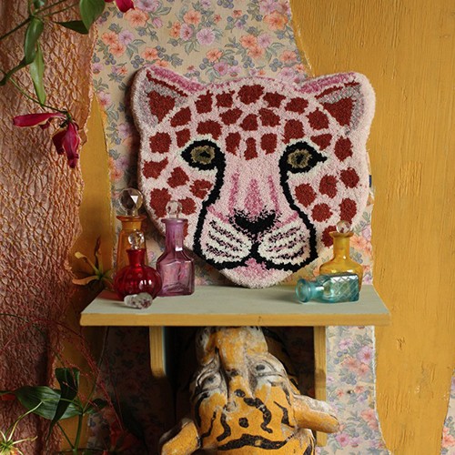 PINKY LEOPARD HEAD RUG